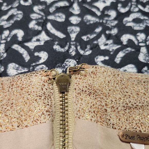 Freeā
Peopleā
MetallicĀ Miniā
Skirt - Picture 5 of 7